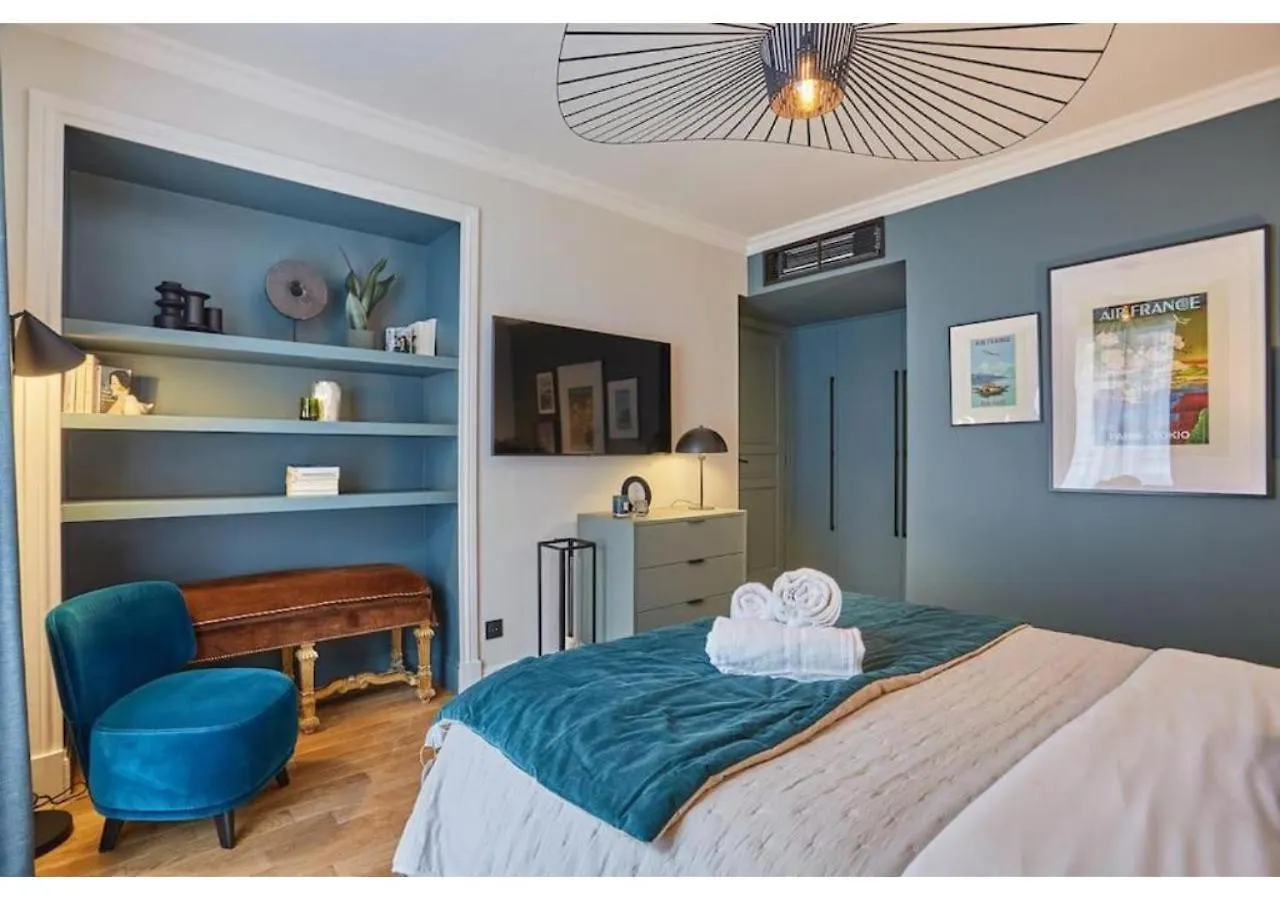 Apartment Notre Dame De Paris By Studio Prestige