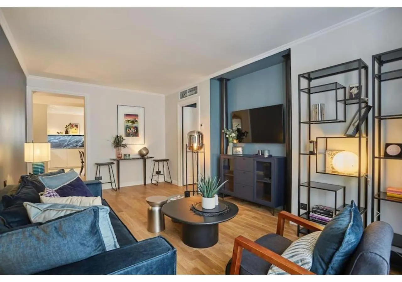 Apartment Notre Dame De Paris By Studio Prestige
