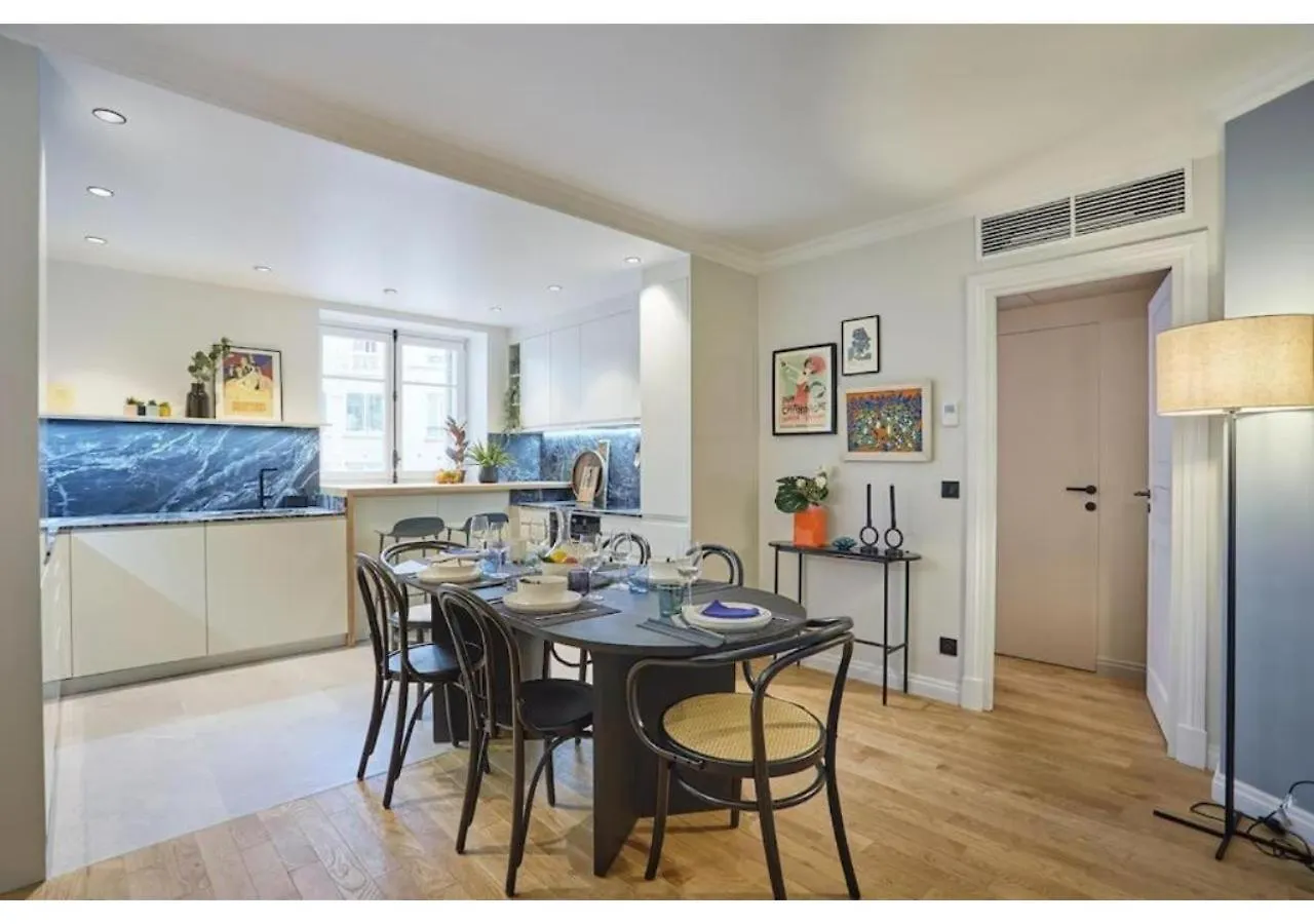 Apartment Notre Dame De Paris By Studio Prestige