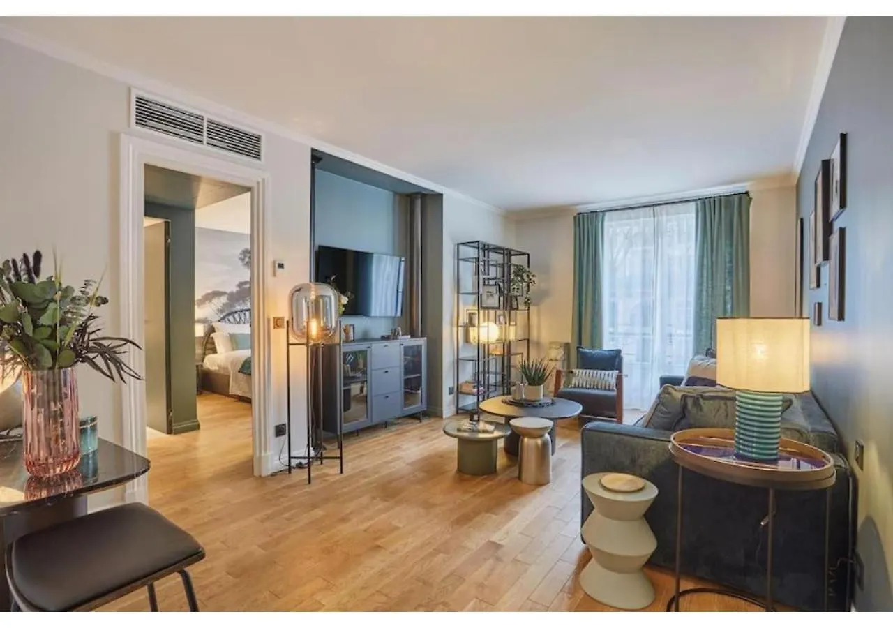 Apartment Notre Dame De Paris By Studio Prestige